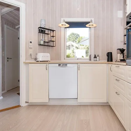 Дом отдыха 6 Person In Sjolund-by Traum