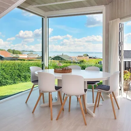 6 Person In Sjolund-by Traum Hejls