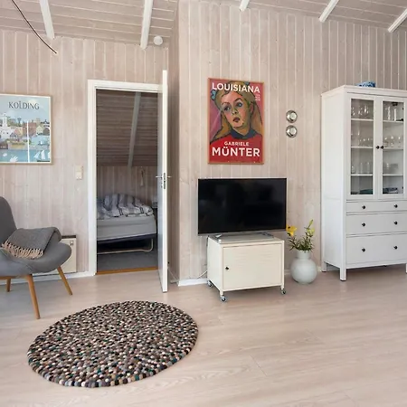 6 Person In Sjolund-by Traum *