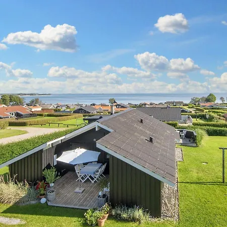 Дом отдыха 6 Person In Sjolund-by Traum